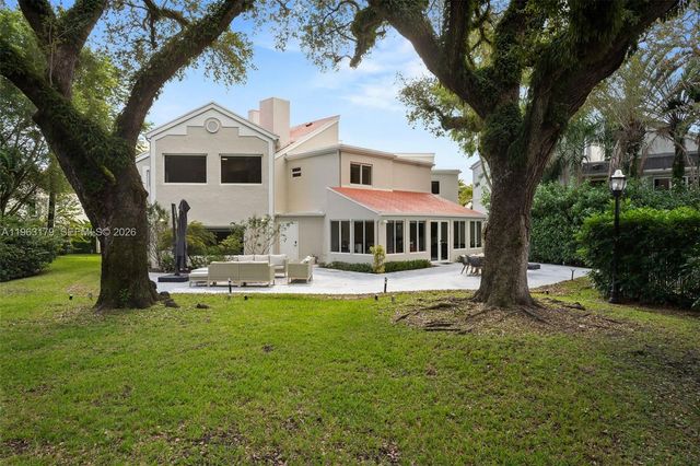 1961 S Oak Haven Cir, Miami, FL 33179