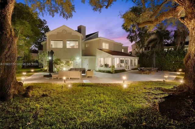 1961 S Oak Haven Cir, Miami, FL 33179