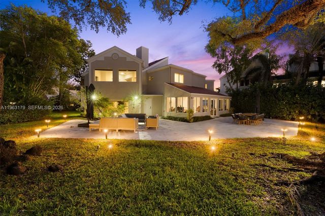 1961 S Oak Haven Cir, Miami, FL 33179