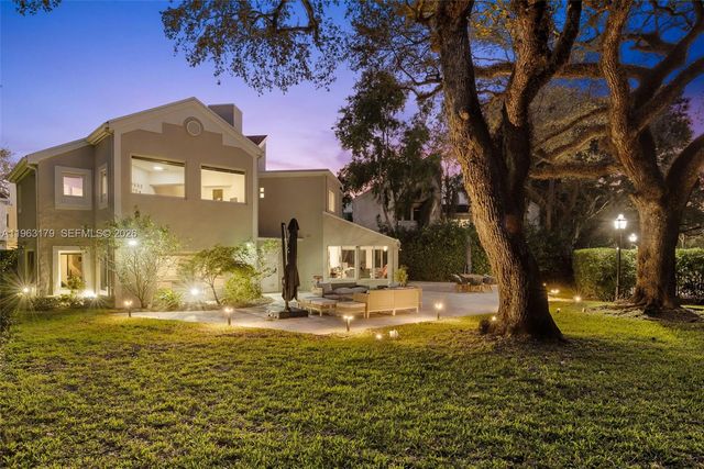 1961 S Oak Haven Cir, Miami, FL 33179