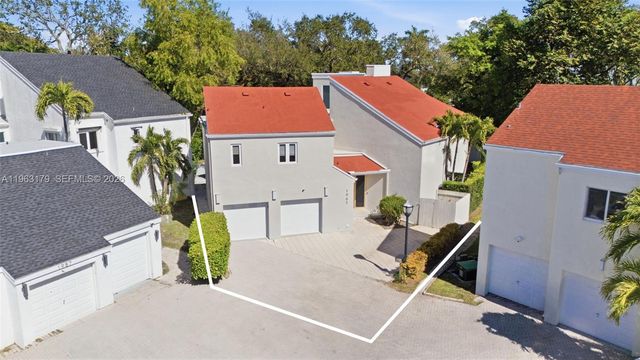 1961 S Oak Haven Cir, Miami, FL 33179