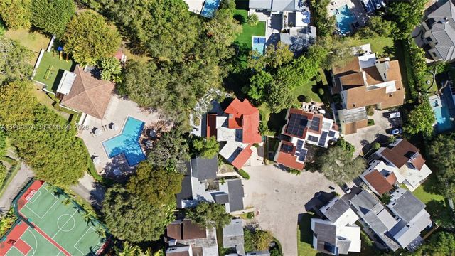 1961 S Oak Haven Cir, Miami, FL 33179