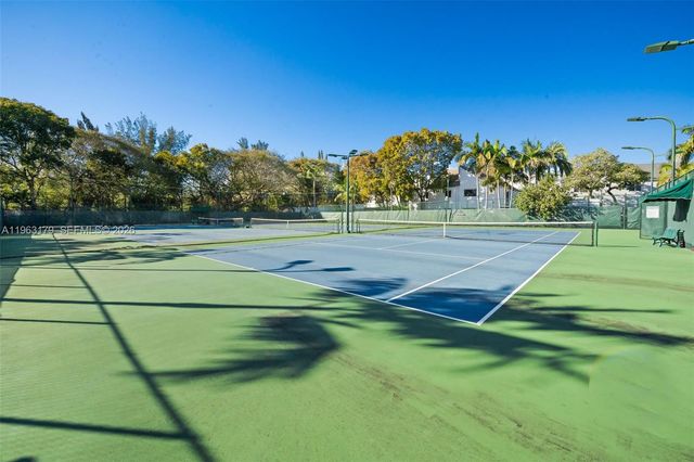 1961 S Oak Haven Cir, Miami, FL 33179