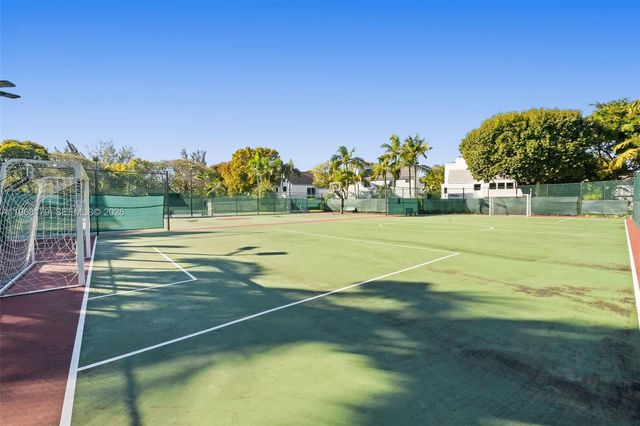 1961 S Oak Haven Cir, Miami, FL 33179