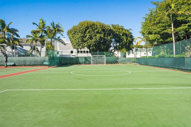 1961 S Oak Haven Cir, Miami, FL 33179