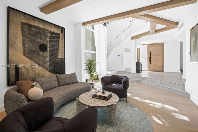 1961 S Oak Haven Cir, Miami, FL 33179