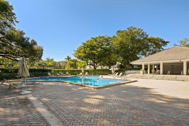 1961 S Oak Haven Cir, Miami, FL 33179