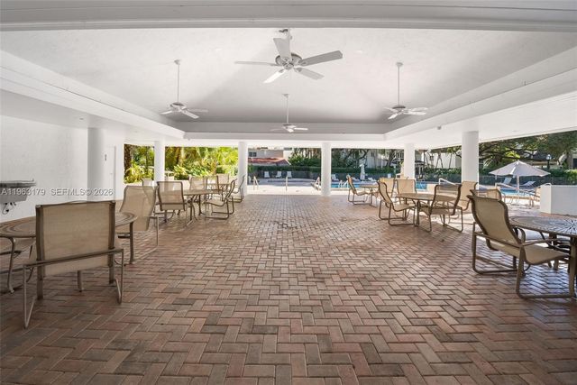 1961 S Oak Haven Cir, Miami, FL 33179