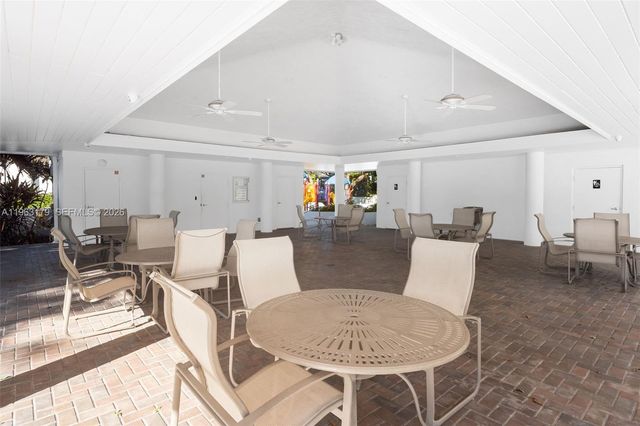 1961 S Oak Haven Cir, Miami, FL 33179