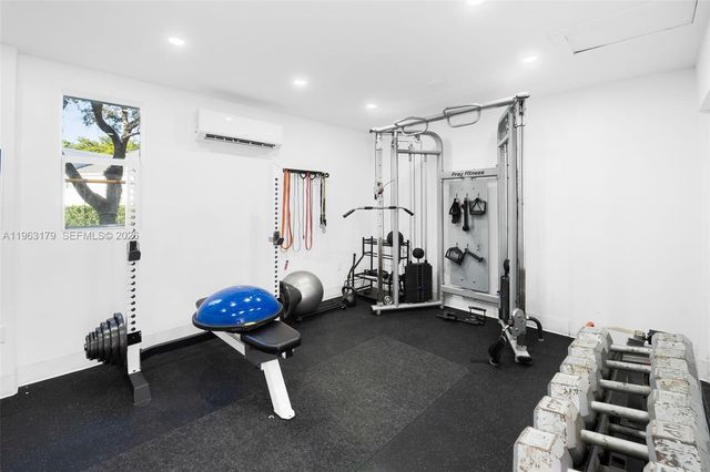 1961 S Oak Haven Cir, Miami, FL 33179