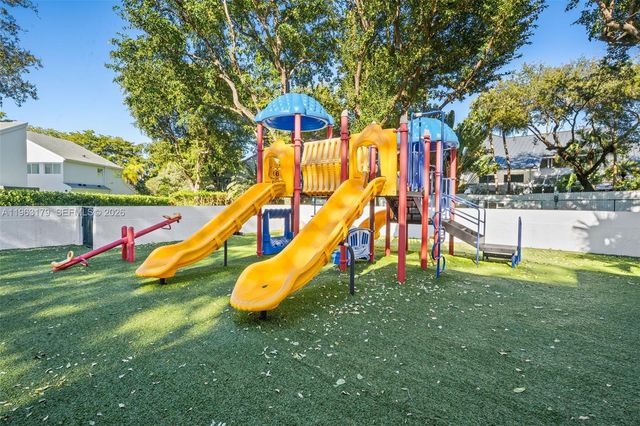 1961 S Oak Haven Cir, Miami, FL 33179