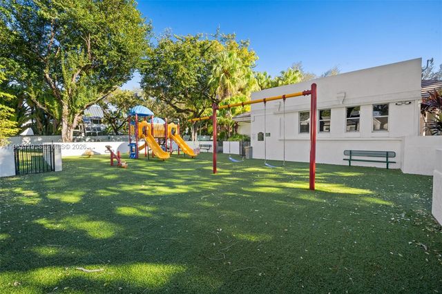 1961 S Oak Haven Cir, Miami, FL 33179