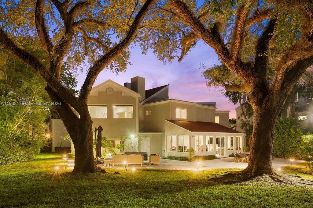 1961 S Oak Haven Cir, Miami, FL 33179