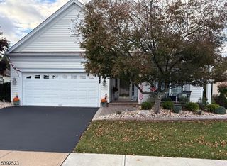 242 Longwood Ln, Franklin Twp., NJ 08873