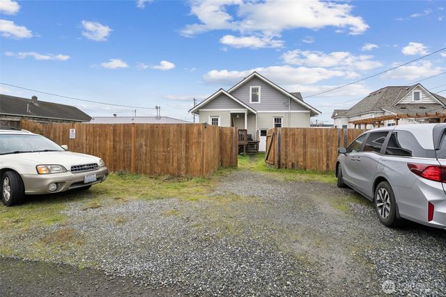 413 2nd Street NE, Puyallup, WA 98372