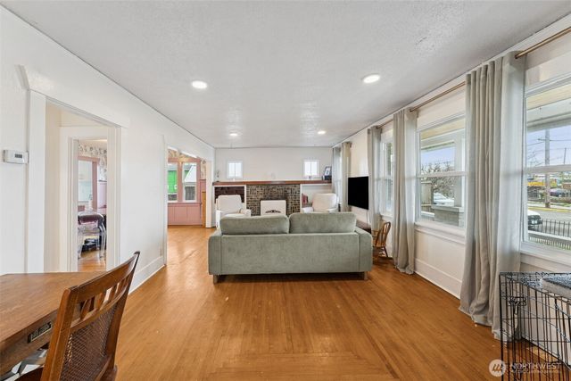 413 2nd Street NE, Puyallup, WA 98372