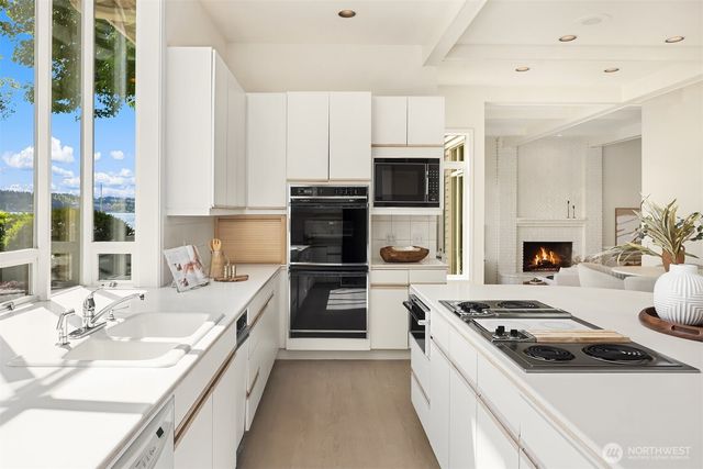 5412 96th Avenue SE, Mercer Island, WA 98040