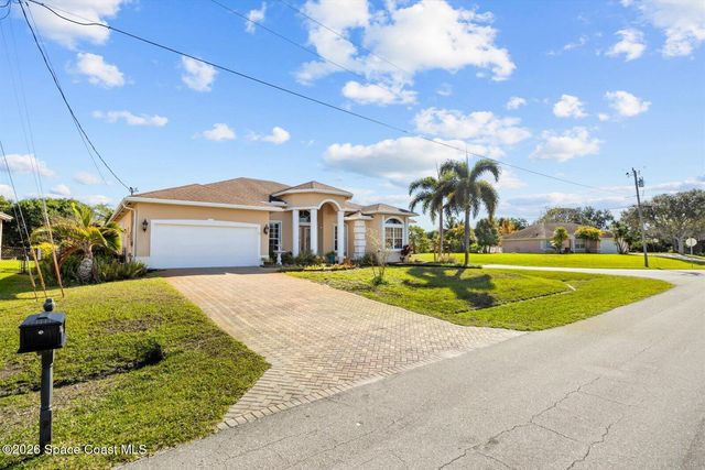 111 SW Ladybug Drive, Port St. Lucie, FL 34953