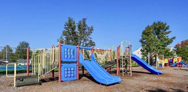 76 Des Moines Court, Tinton Falls, NJ 07712