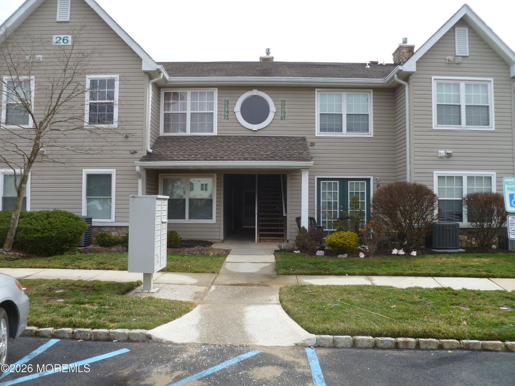 76 Des Moines Court, Tinton Falls, NJ 07712
