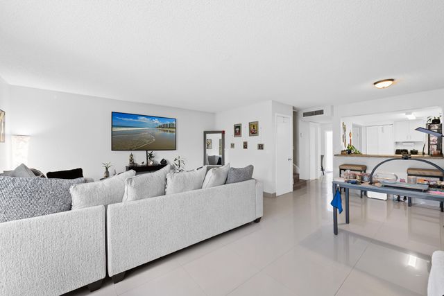 3750 NW 115th Way 9-1, Coral Springs, FL 33065