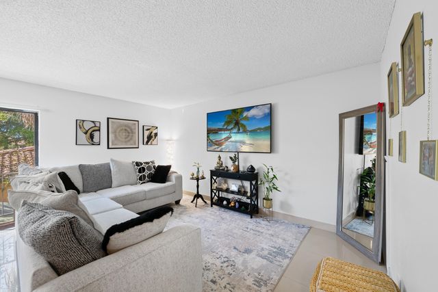 3750 NW 115th Way 9-1, Coral Springs, FL 33065