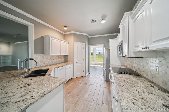 24550 S Meadow Circle Road, Claremore, OK 74019