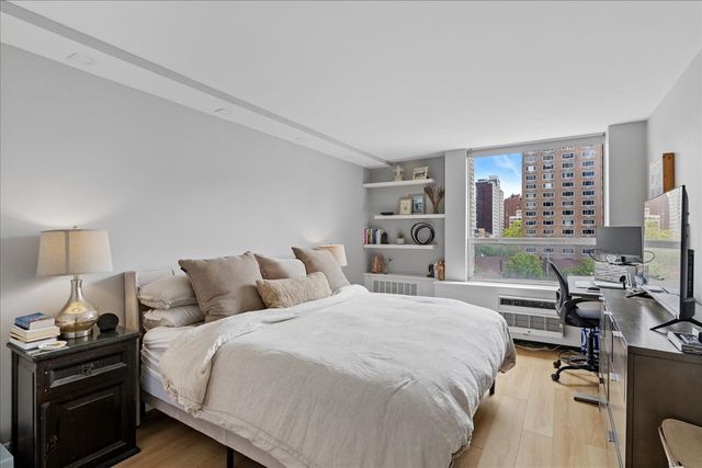 1355 N Sandburg Terrace 706D, Chicago, IL 60610