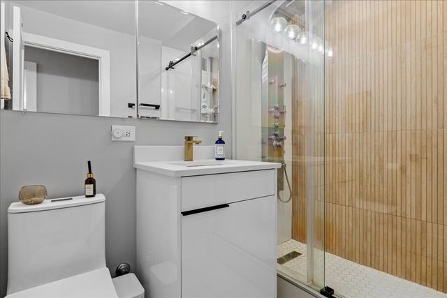 1355 N Sandburg Terrace 706D, Chicago, IL 60610