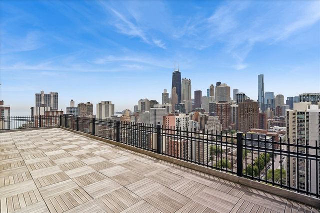 1355 N Sandburg Terrace 706D, Chicago, IL 60610