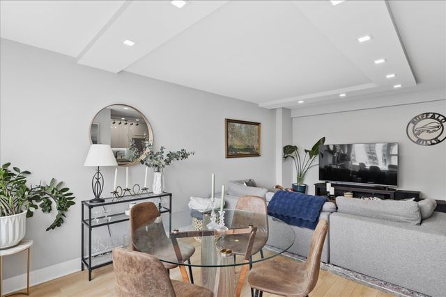 1355 N Sandburg Terrace 706D, Chicago, IL 60610