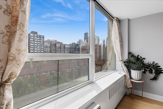 1355 N Sandburg Terrace 706D, Chicago, IL 60610
