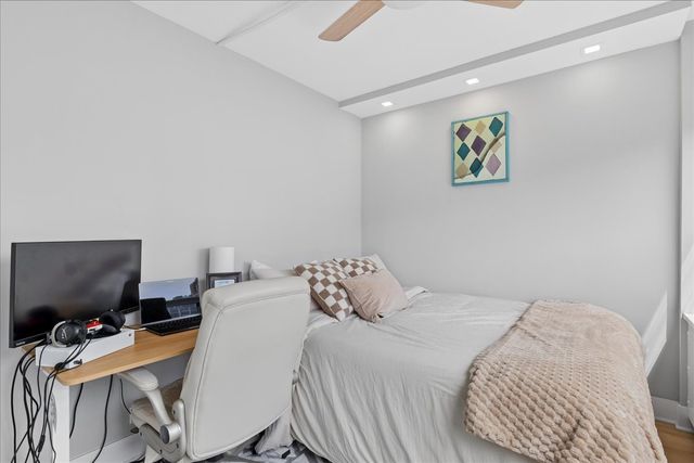 1355 N Sandburg Terrace 706D, Chicago, IL 60610