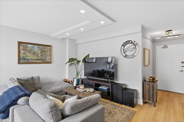 1355 N Sandburg Terrace 706D, Chicago, IL 60610