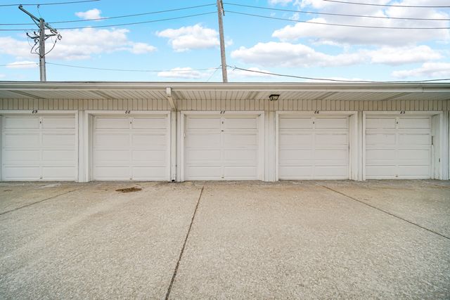 1501 Plymouth Place 2W, Glenview, IL 60025