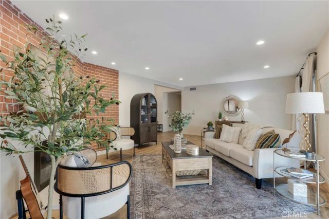 10238 Tunney, Northridge, CA 91324