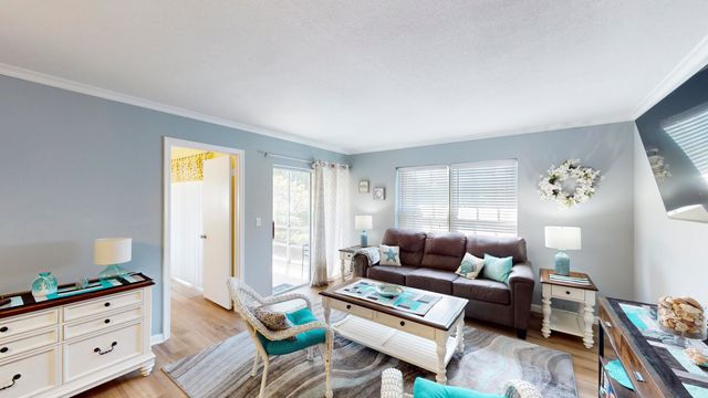 5540 Tamberlane Circle 121, Palm Beach Gardens, FL 33418