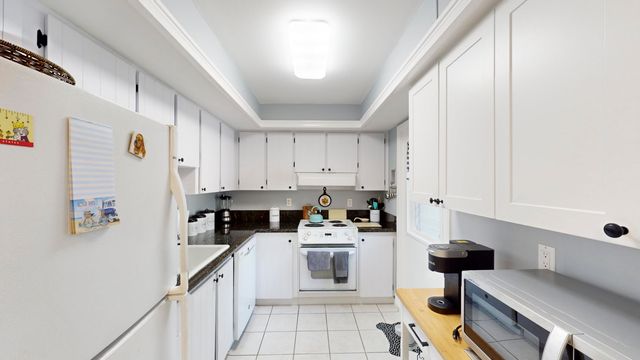 5540 Tamberlane Circle 121, Palm Beach Gardens, FL 33418