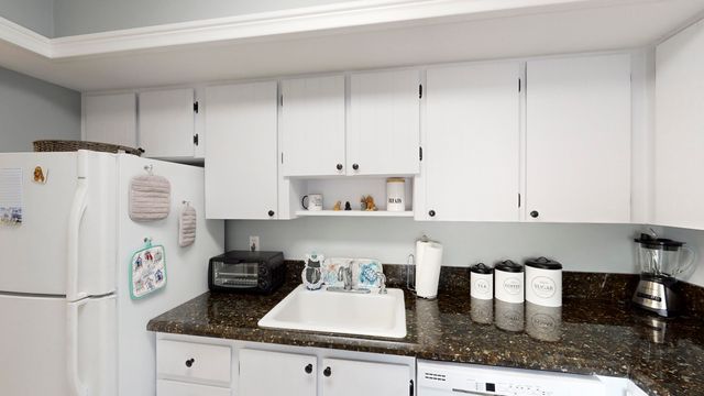5540 Tamberlane Circle 121, Palm Beach Gardens, FL 33418