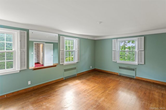 621 Oxford Street, Westbury, NY 11590