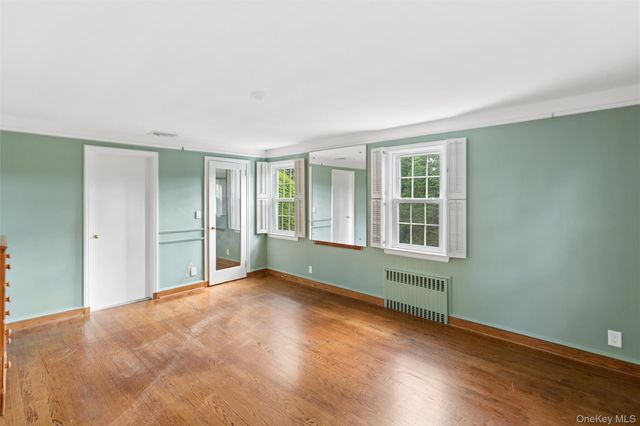 621 Oxford Street, Westbury, NY 11590