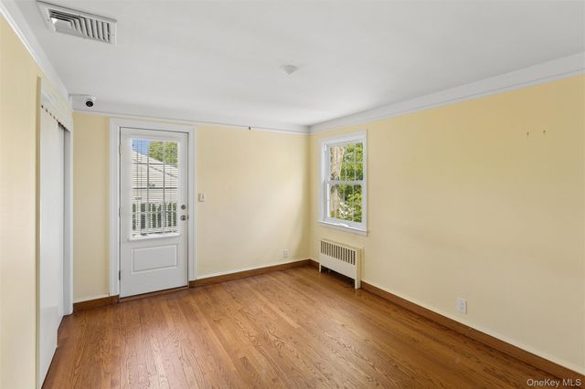 621 Oxford Street, Westbury, NY 11590