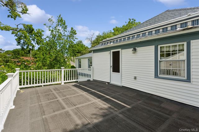 621 Oxford Street, Westbury, NY 11590