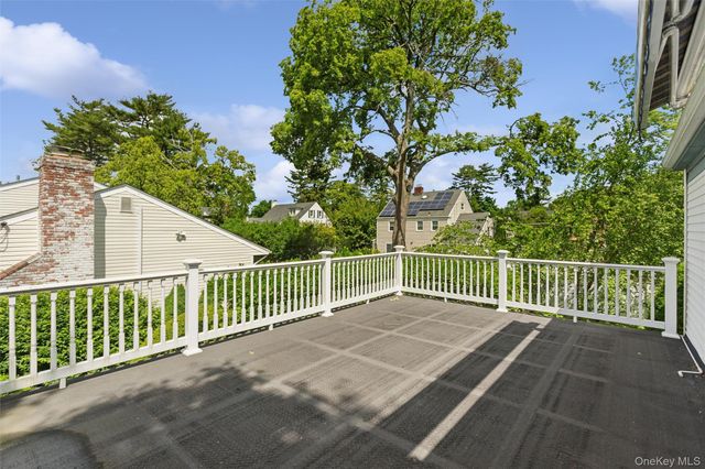 621 Oxford Street, Westbury, NY 11590