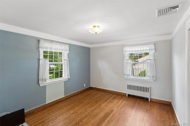 621 Oxford Street, Westbury, NY 11590