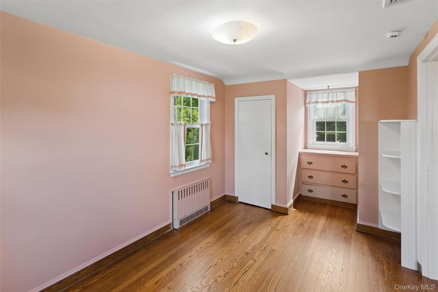 621 Oxford Street, Westbury, NY 11590