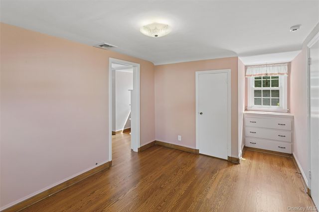 621 Oxford Street, Westbury, NY 11590