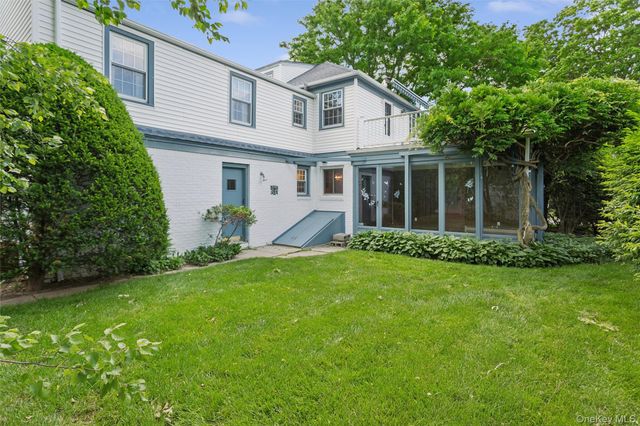 621 Oxford Street, Westbury, NY 11590