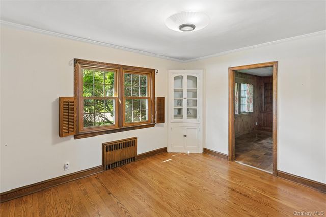 621 Oxford Street, Westbury, NY 11590