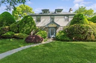 621 Oxford Street, Westbury, NY 11590